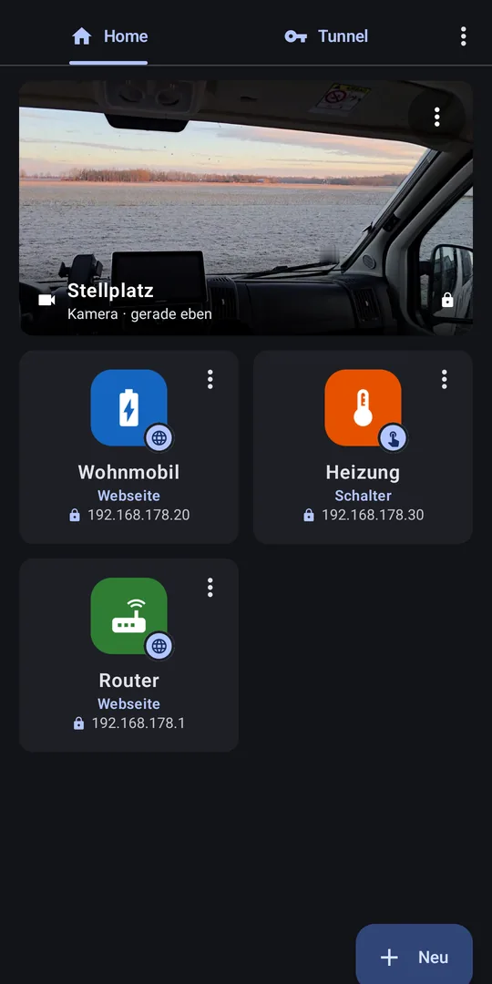 HomeHyrax-Startseite mit Kamera-, Webseiten- und Schalter-Kacheln